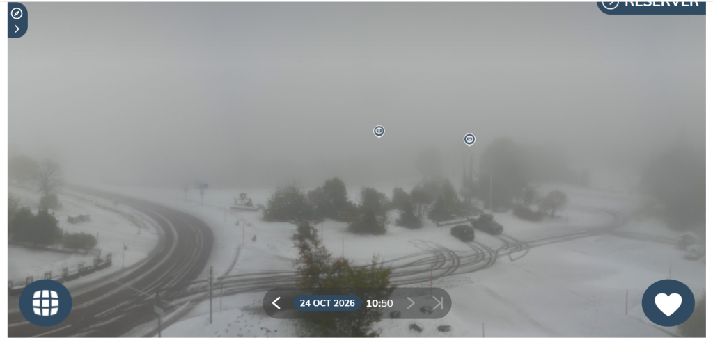 La neige au Ballon d'Alsace, ce samedi vers 11 h, via une copie d'écran de la webcam située près du monument des Démineurs.