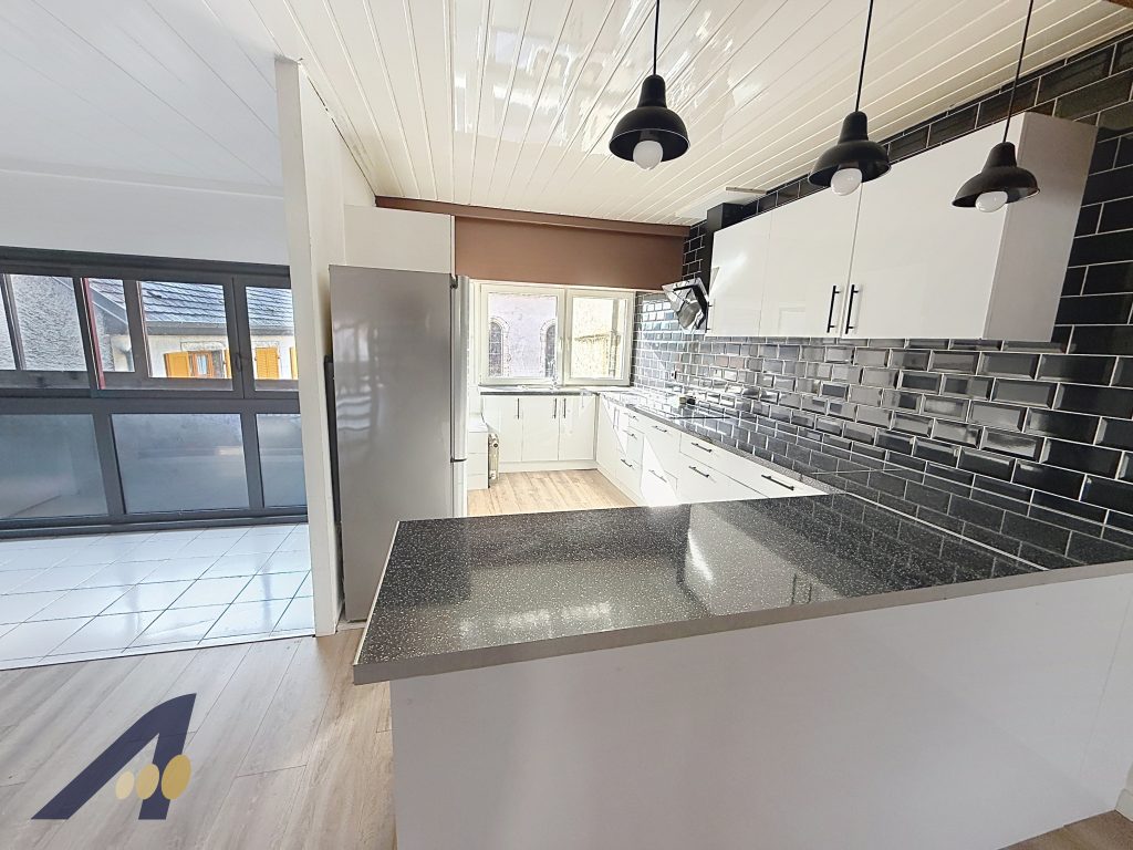 SUPERBE TRIPLEX 5 PIÈCES DE 126 m2 AU COEUR DE DELLE