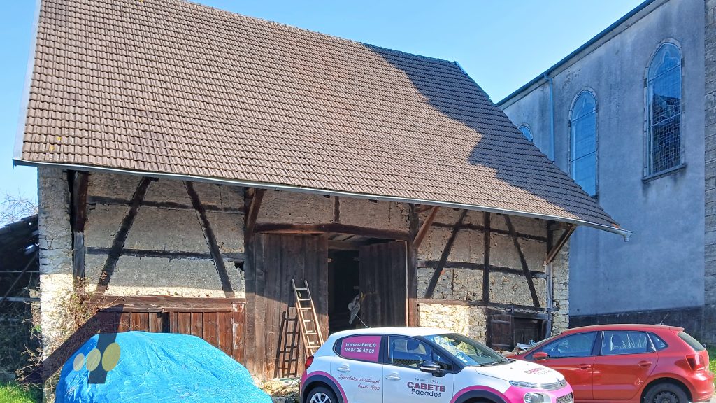 GRANGE A RENOVER AVEC TERRAIN 1000 M2