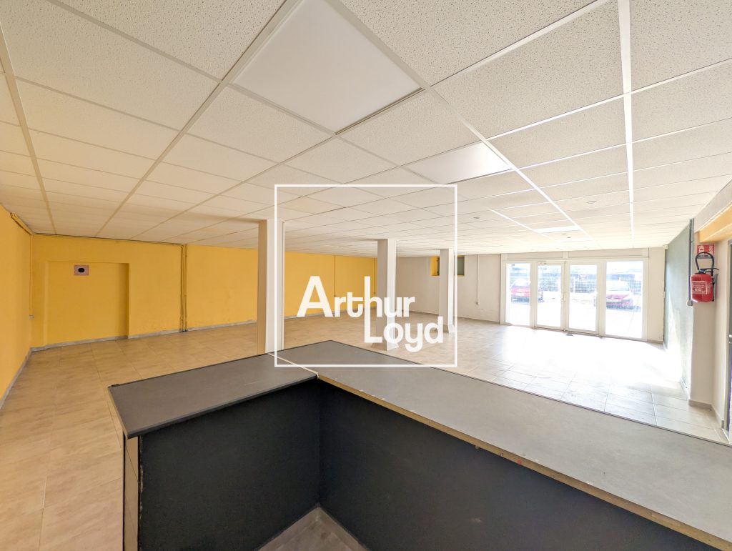 Murs commerciaux 263 m2 avec parking et excellente…