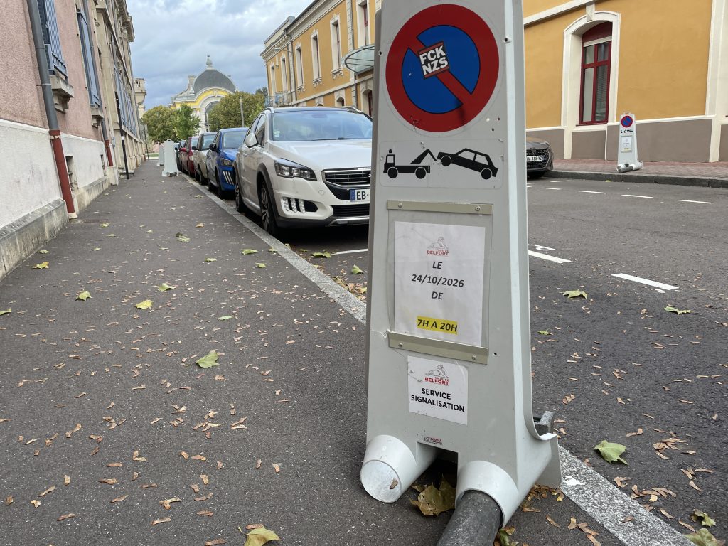 Parmi les mesures préventives prises pour les éventuelles manifestations ce samedi 24 octobre 2026 à Belfort, l'interdiction de stationner à proximité de la préfecture, rue Bartholdi.